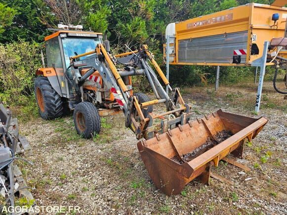 Traktor Renault R3143: slika 12 Traktor Renault R3143: slika 12