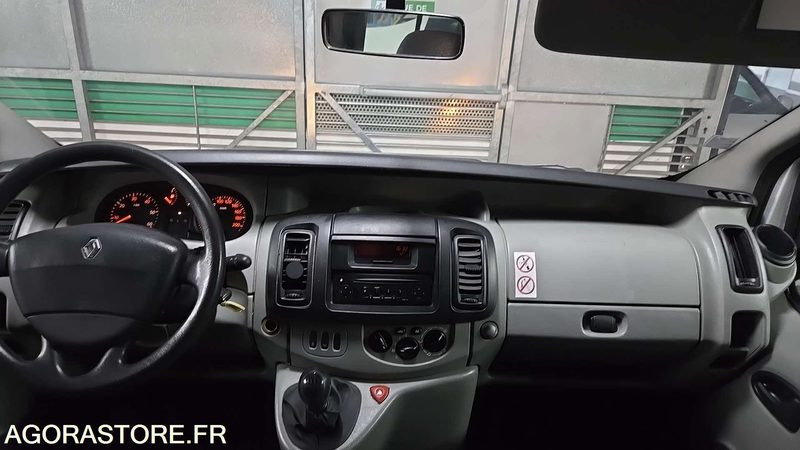 Renault Trafic - 2004 - 257907kms - 1707-XB-22 - Minibus, Potniški kombi: slika 5 Renault Trafic - 2004 - 257907kms - 1707-XB-22 - Minibus, Potniški kombi: slika 5