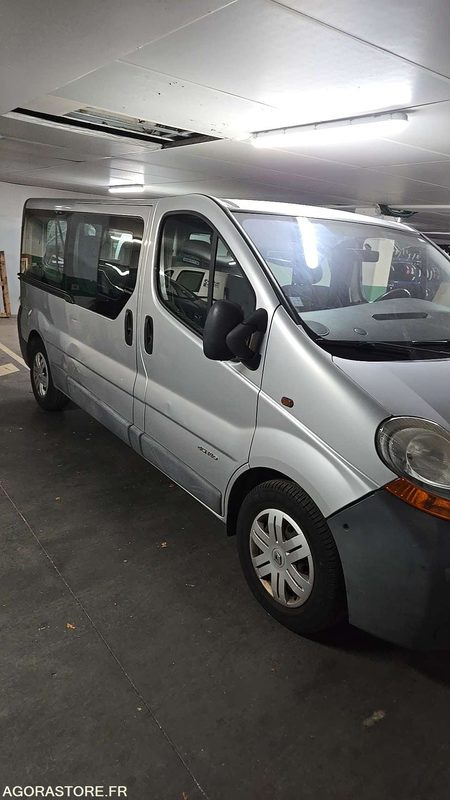 Renault Trafic - 2004 - 257907kms - 1707-XB-22 - Minibus, Potniški kombi: slika 3 Renault Trafic - 2004 - 257907kms - 1707-XB-22 - Minibus, Potniški kombi: slika 3