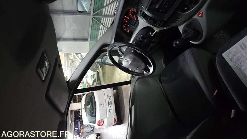 Renault Trafic - 2004 - 257907kms - 1707-XB-22 - Minibus, Potniški kombi: slika 4 Renault Trafic - 2004 - 257907kms - 1707-XB-22 - Minibus, Potniški kombi: slika 4