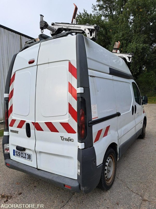 Renault Trafic - 2005 - 79515kms - 529 CLZ 38 - Furgon: slika 2 Renault Trafic - 2005 - 79515kms - 529 CLZ 38 - Furgon: slika 2