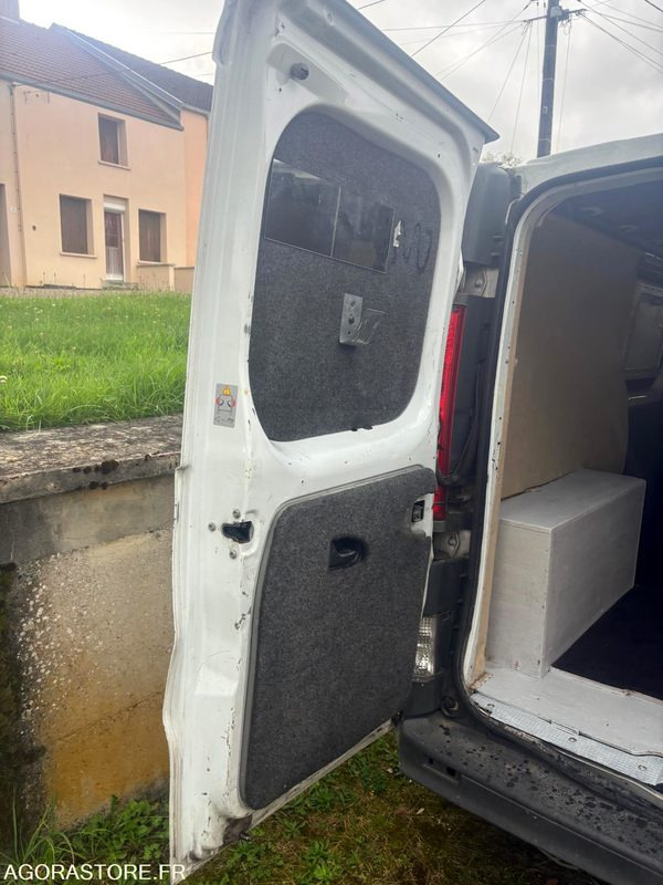 Renault Trafic dci 115 / 228000 km - Immatriculation anglaise - Mali kombi, Dostavno vozilo z dvojno kabino: slika 3 Renault Trafic dci 115 / 228000 km - Immatriculation anglaise - Mali kombi, Dostavno vozilo z dvojno kabino: slika 3