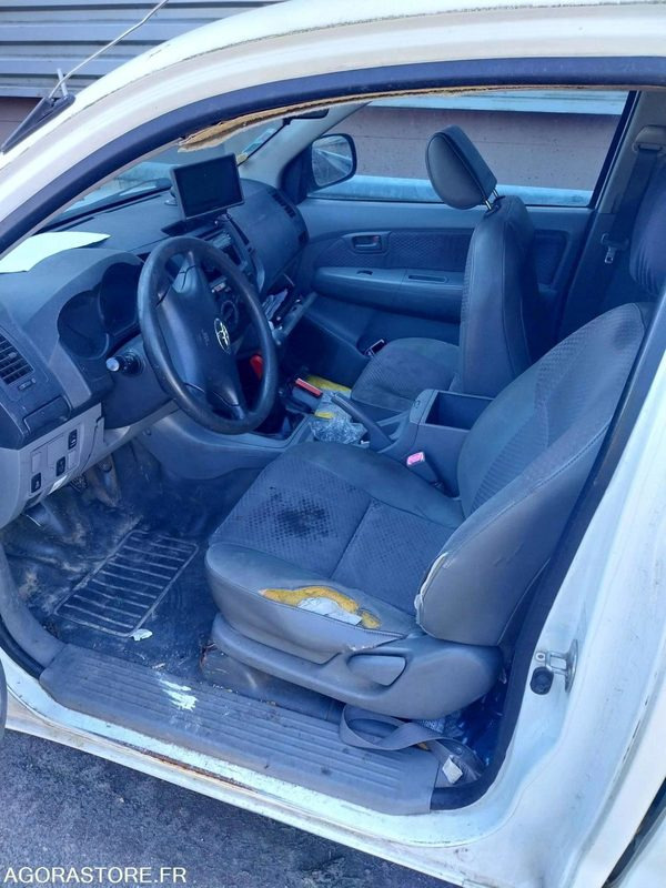 TOYOTA Hilux 4x2 Groupe HP 2007 (448000Km) VENTE EXPORT UNIQUEMENT ROULANT - Mali kombi: slika 5 TOYOTA Hilux 4x2 Groupe HP 2007 (448000Km) VENTE EXPORT UNIQUEMENT ROULANT - Mali kombi: slika 5
