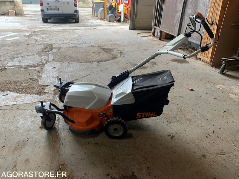 Tondeuse STIHL - Vrtna kosilnica: slika 1 Tondeuse STIHL - Vrtna kosilnica: slika 1