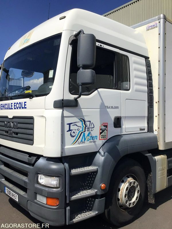 CAMION PORTEUR - Tovornjak: slika 1 CAMION PORTEUR - Tovornjak: slika 1