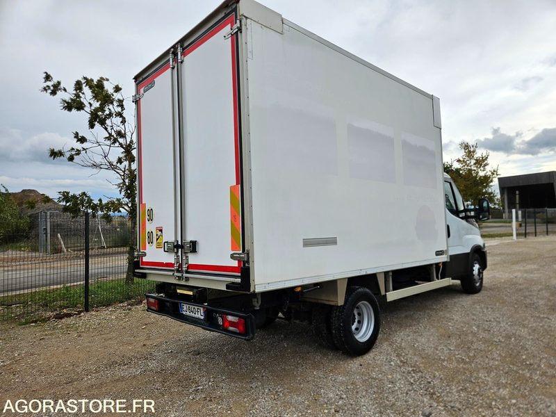 IVECO DAILY 72C21 PORTE VIANDE FRIGORIFIQUE - 2017 - Tovornjak: slika 2 IVECO DAILY 72C21 PORTE VIANDE FRIGORIFIQUE - 2017 - Tovornjak: slika 2