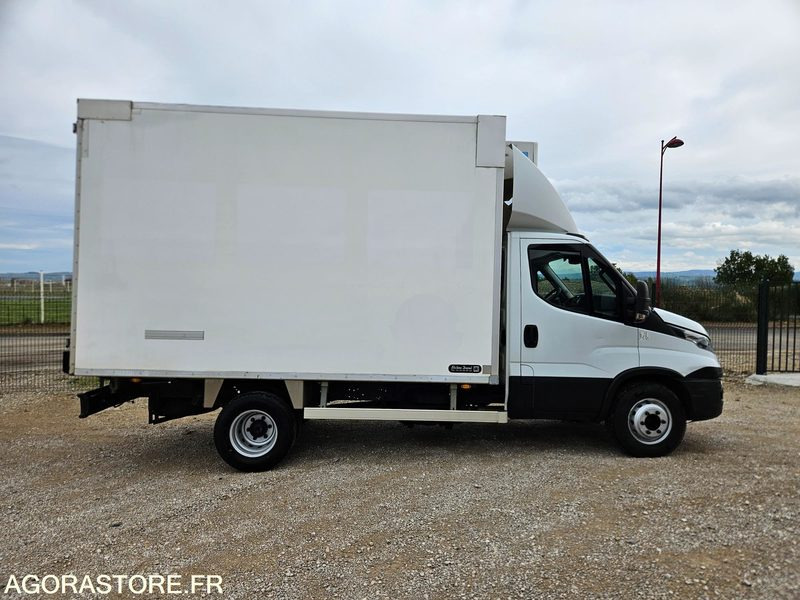 IVECO DAILY 72C21 PORTE VIANDE FRIGORIFIQUE - 2017 - Tovornjak: slika 1 IVECO DAILY 72C21 PORTE VIANDE FRIGORIFIQUE - 2017 - Tovornjak: slika 1