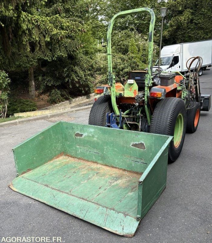 Tracteur Kubota L3300 - lot 149 - Traktor: slika 4 Tracteur Kubota L3300 - lot 149 - Traktor: slika 4