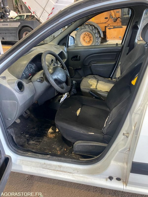 VEHICULE BENNE DACIA LOGAN PICK UP - Dostavno vozilo prekucnik: slika 4 VEHICULE BENNE DACIA LOGAN PICK UP - Dostavno vozilo prekucnik: slika 4