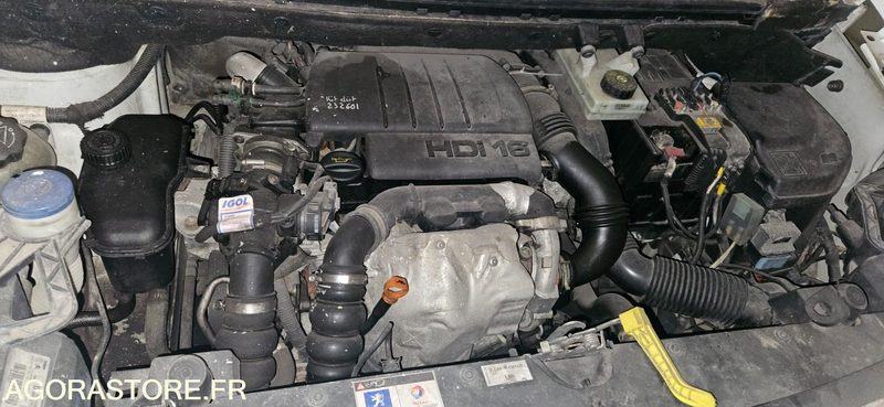 VEHICULE FRIGORIFIQUE PEUGEOT PARTNER AB519FR - Mali kombi: slika 2 VEHICULE FRIGORIFIQUE PEUGEOT PARTNER AB519FR - Mali kombi: slika 2