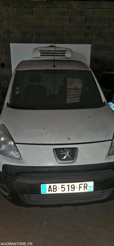 VEHICULE FRIGORIFIQUE PEUGEOT PARTNER AB519FR - Mali kombi: slika 1 VEHICULE FRIGORIFIQUE PEUGEOT PARTNER AB519FR - Mali kombi: slika 1
