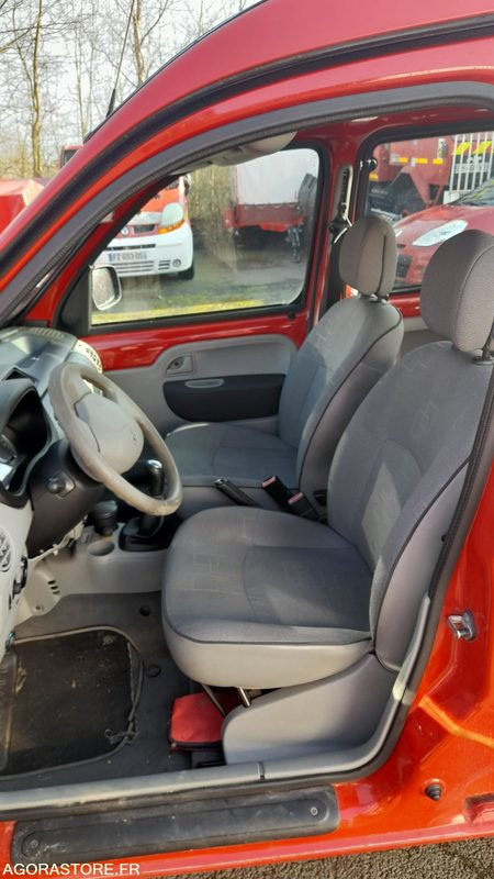 VLTU054 - RENAULT KANGOO 5 PLACES - Avtomobil: slika 3 VLTU054 - RENAULT KANGOO 5 PLACES - Avtomobil: slika 3