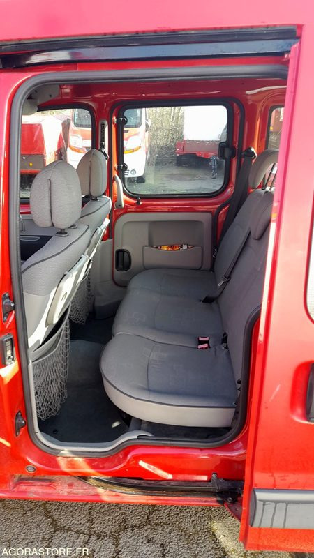 VLTU054 - RENAULT KANGOO 5 PLACES - Avtomobil: slika 2 VLTU054 - RENAULT KANGOO 5 PLACES - Avtomobil: slika 2