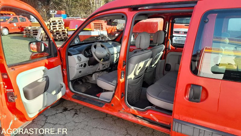 VLTU054 - RENAULT KANGOO 5 PLACES - Avtomobil: slika 1 VLTU054 - RENAULT KANGOO 5 PLACES - Avtomobil: slika 1