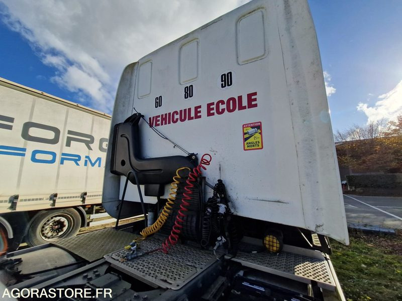 DAF CF 85.360 - 2013 - Vlačilec: slika 2 DAF CF 85.360 - 2013 - Vlačilec: slika 2