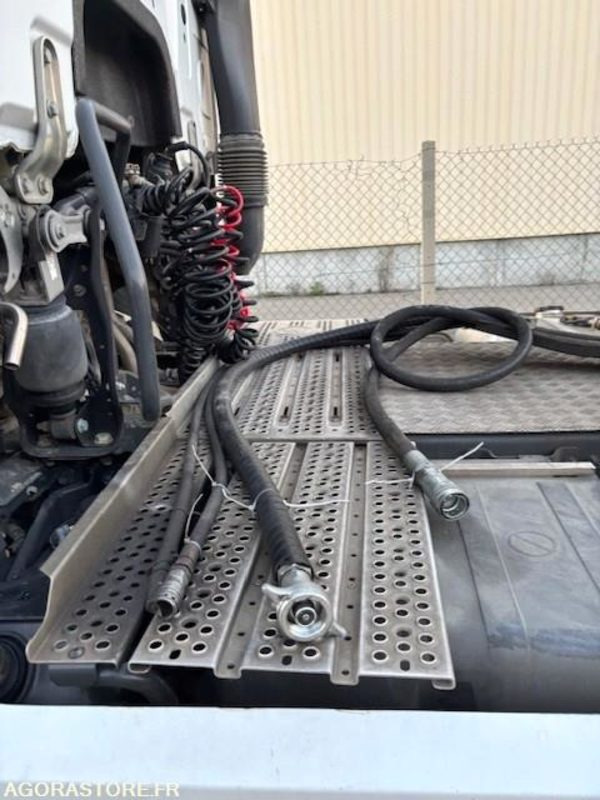 TRACTEUR 4X2 MERCEDES ACTROS 1853 2020 430 000 KM - Vlačilec: slika 3 TRACTEUR 4X2 MERCEDES ACTROS 1853 2020 430 000 KM - Vlačilec: slika 3