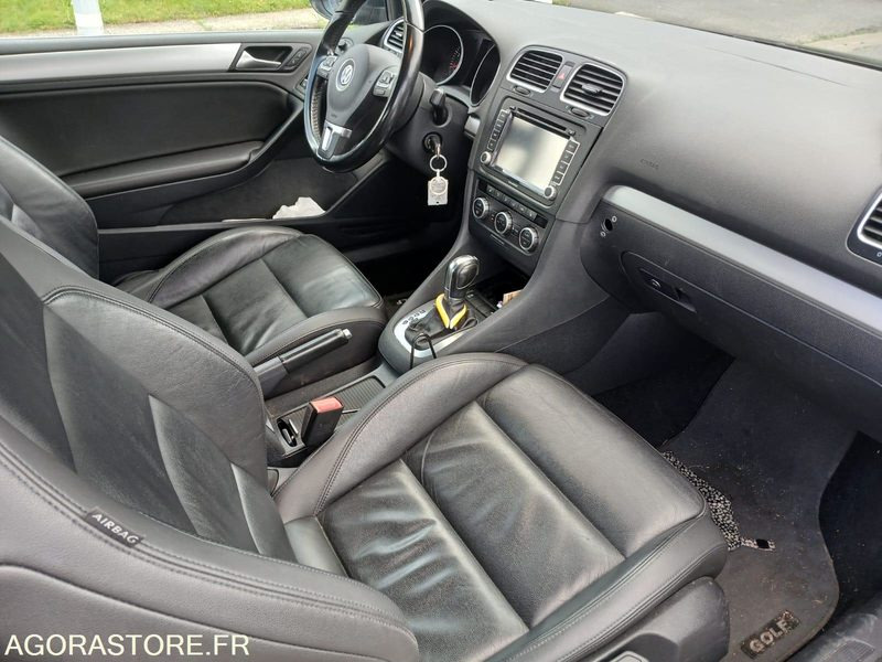 Volkswagen golf cabriolet 1.6 tsi 160cv dsg7 2015 155118 KM - Avtomobil: slika 4 Volkswagen golf cabriolet 1.6 tsi 160cv dsg7 2015 155118 KM - Avtomobil: slika 4