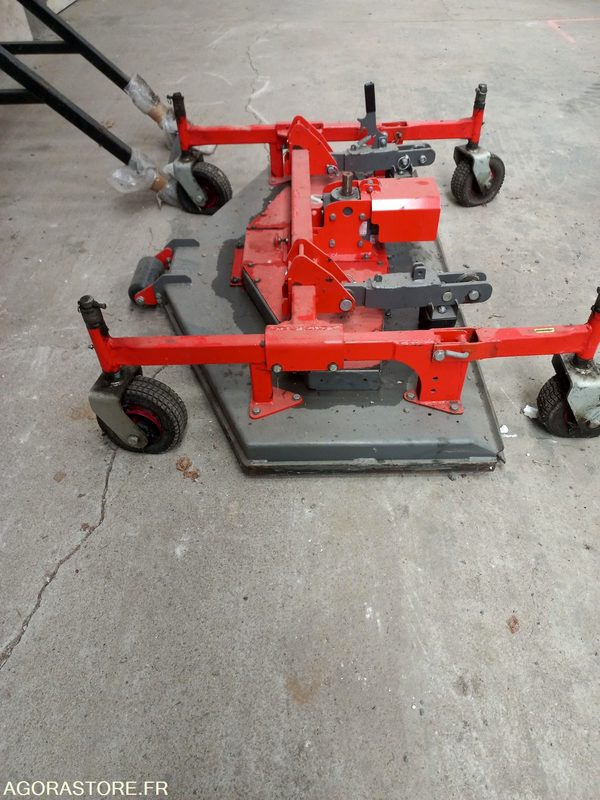 Coupe de tondeuse mulchng Morgneux TMC 150 fixation Kubota - Vrtna kosilnica: slika 1 Coupe de tondeuse mulchng Morgneux TMC 150 fixation Kubota - Vrtna kosilnica: slika 1