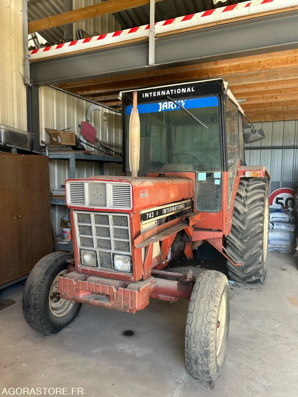 Tracteur international 743 avec chargeur et gyrobroyeur - Traktor: slika 2 Tracteur international 743 avec chargeur et gyrobroyeur - Traktor: slika 2