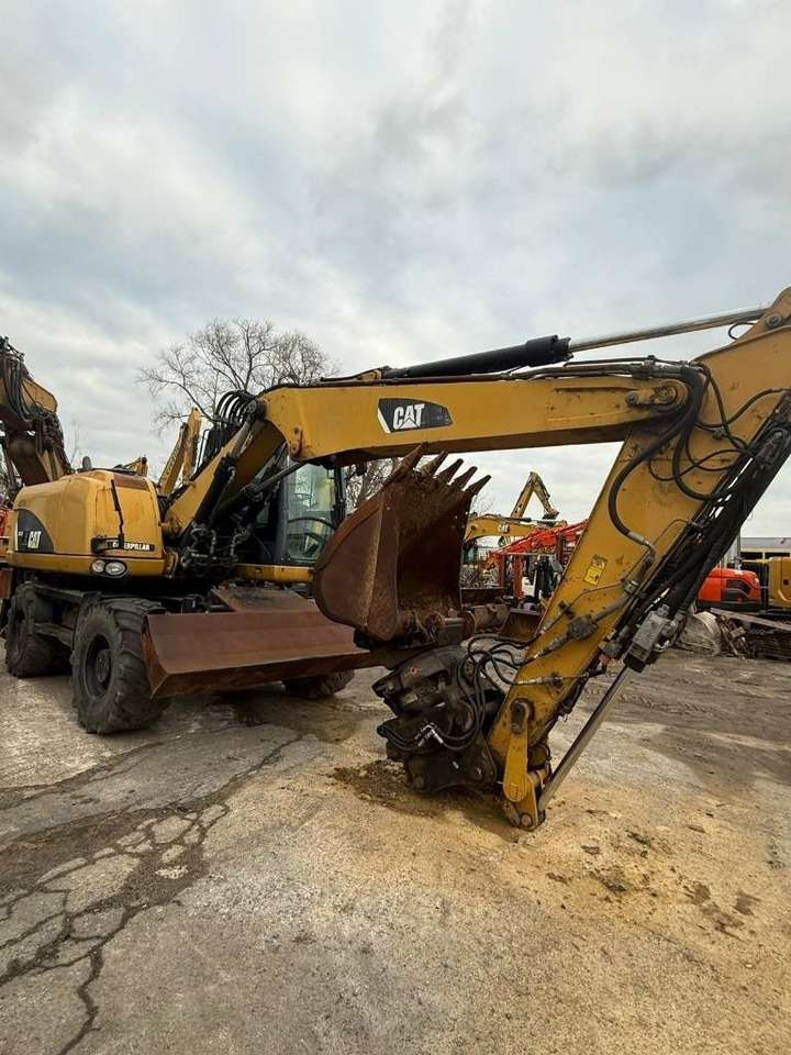 Bager na kolesih CAT 313D: slika 23