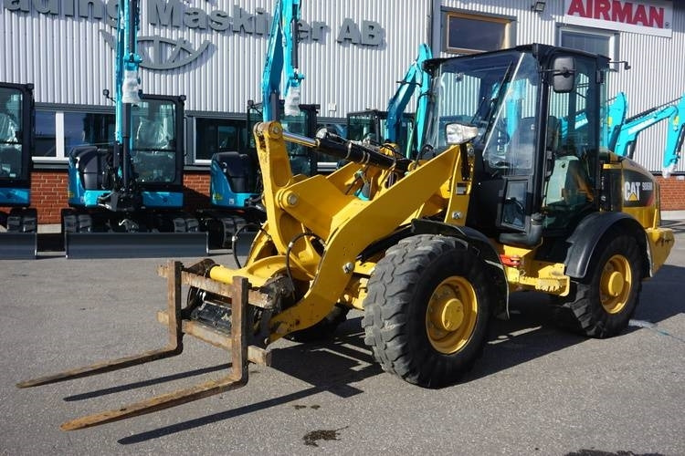 CAT 906M *Uthyres* - Kolesni nakladalec: slika 1 CAT 906M *Uthyres* - Kolesni nakladalec: slika 1
