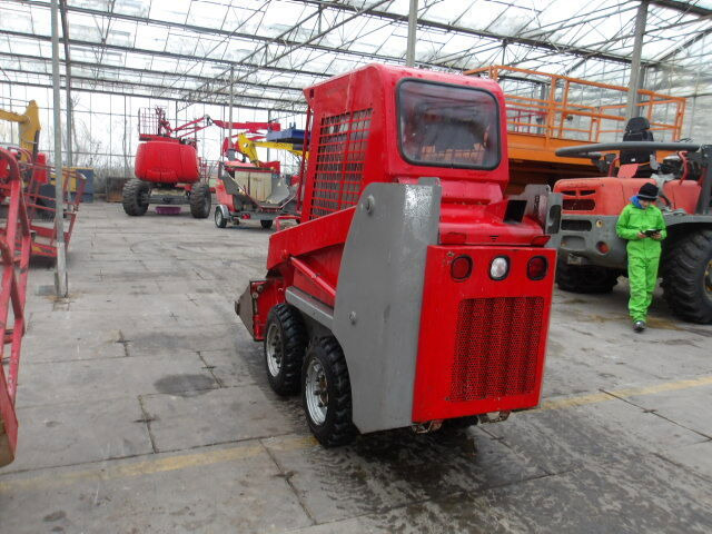 Gehl 1640 - Mini nakladalec: slika 3 Gehl 1640 - Mini nakladalec: slika 3