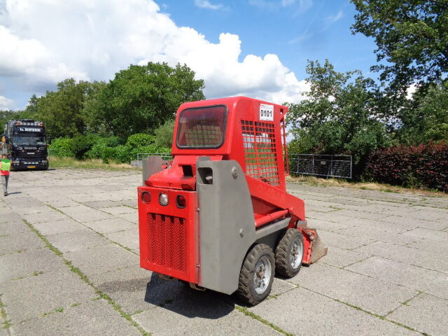 Gehl 1640 - Mini nakladalec: slika 4 Gehl 1640 - Mini nakladalec: slika 4