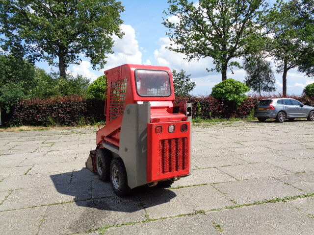 Gehl 1640 - Mini nakladalec: slika 3 Gehl 1640 - Mini nakladalec: slika 3