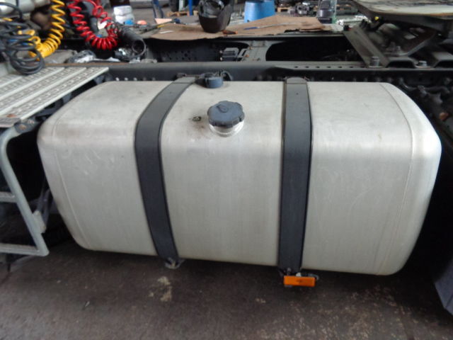 Mercedes-Benz aluminum with brackets - Rezervoar za gorivo za Tovornjak: slika 1 Mercedes-Benz aluminum with brackets - Rezervoar za gorivo za Tovornjak: slika 1