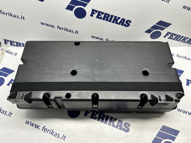 Mercedes-Benz subwoofer, speaker 24V - Kabina in notranjost za Tovornjak: slika 3 Mercedes-Benz subwoofer, speaker 24V - Kabina in notranjost za Tovornjak: slika 3