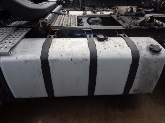 Renault / Volvo Complete aluminum fuel tank new or used 690L - 175cm, wi - Rezervoar za gorivo za Tovornjak: slika 1 Renault / Volvo Complete aluminum fuel tank new or used 690L - 175cm, wi - Rezervoar za gorivo za Tovornjak: slika 1