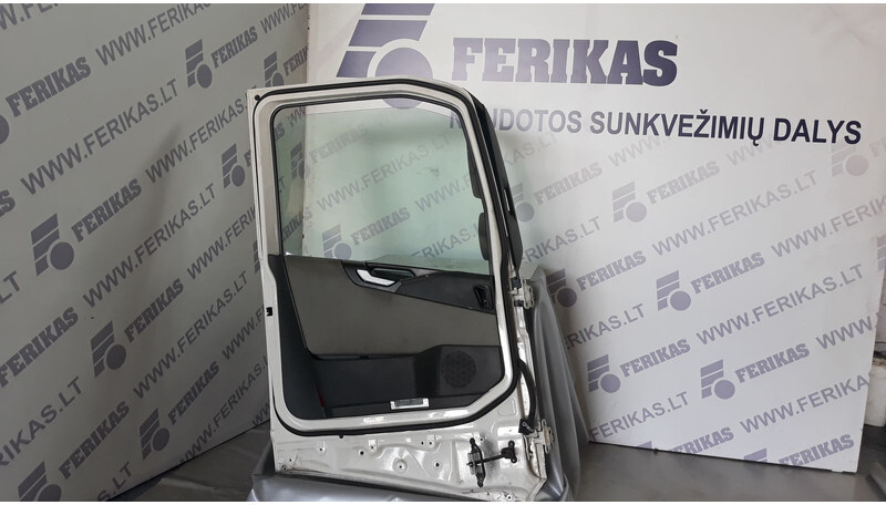 Volvo EURO 6 complete left side doors - Vrata in deli za Tovornjak: slika 3 Volvo EURO 6 complete left side doors - Vrata in deli za Tovornjak: slika 3