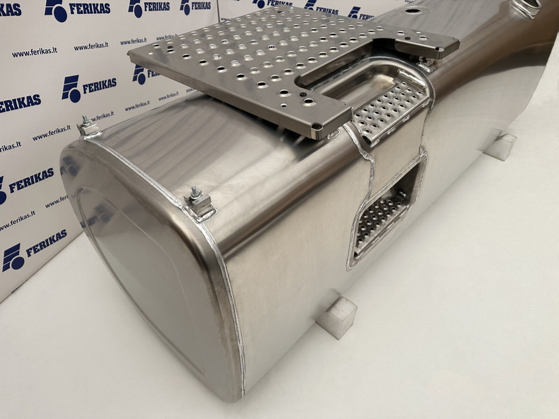 Volvo New aluminum fuel tank 870L - Rezervoar za gorivo za Tovornjak: slika 3 Volvo New aluminum fuel tank 870L - Rezervoar za gorivo za Tovornjak: slika 3