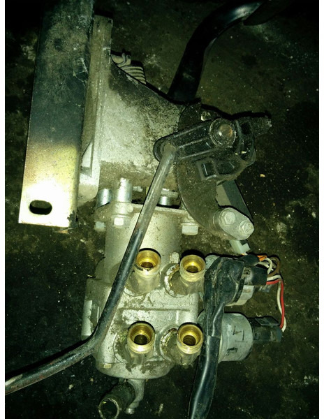 Scania DX81D. DX71BX. DX80E. 70313310 - Zavorni deli: slika 4 Scania DX81D. DX71BX. DX80E. 70313310 - Zavorni deli: slika 4