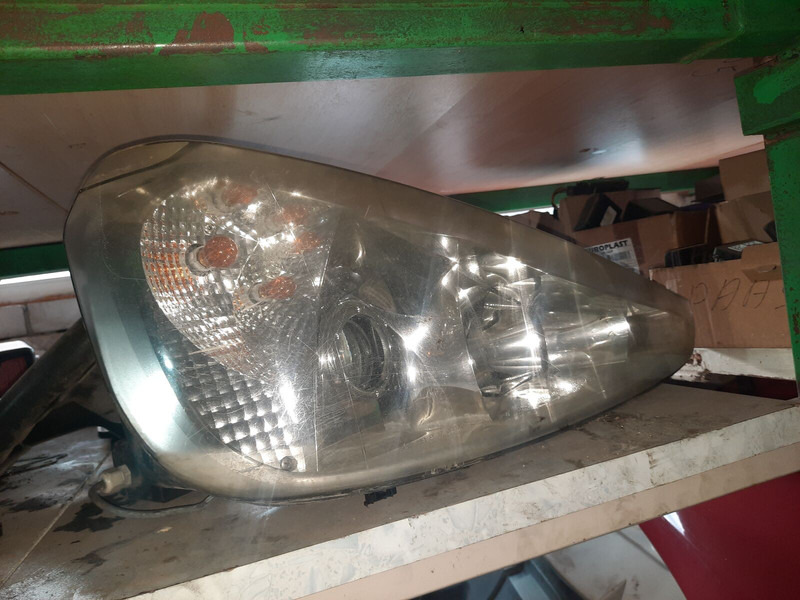 Scania Иризар Volvo. Ман. Мерседес - Žarometi: slika 4 Scania Иризар Volvo. Ман. Мерседес - Žarometi: slika 4