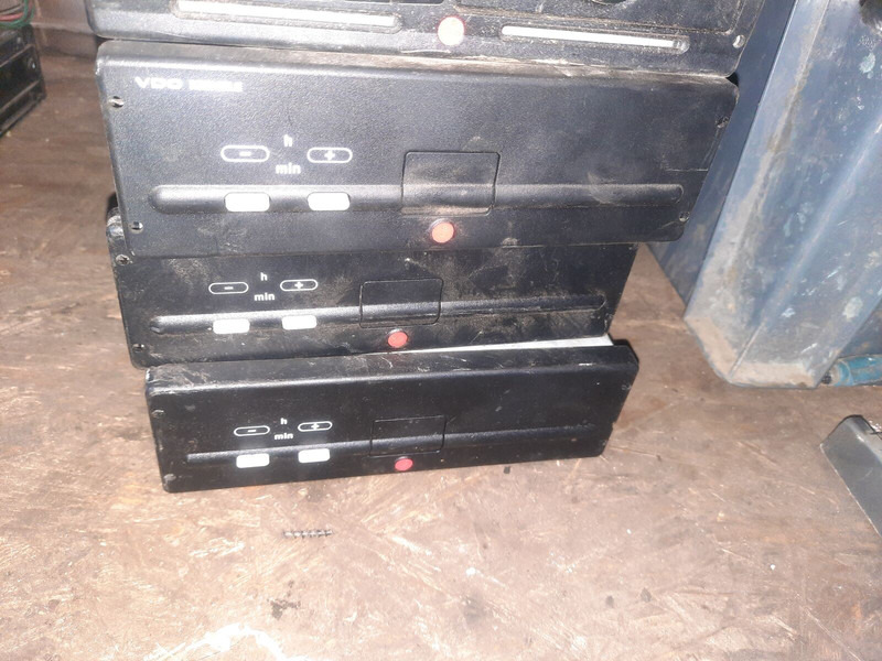 Volvo Video system x-dmr 8 R8 Compact RJ45 - Električni sistem: slika 5 Volvo Video system x-dmr 8 R8 Compact RJ45 - Električni sistem: slika 5