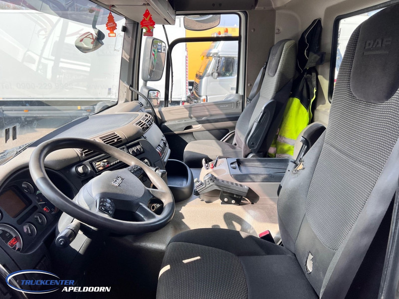 Interior photo 1: DAF CF 85.410 ATE, Hiab 166, 6x4 Steel spring lizing DAF CF 85.410 ATE, Hiab 166, 6x4 Steel spring