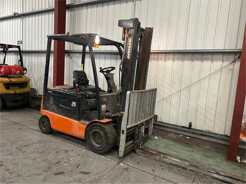 Doosan B25X-5 - Električni viličar: slika 4 Doosan B25X-5 - Električni viličar: slika 4