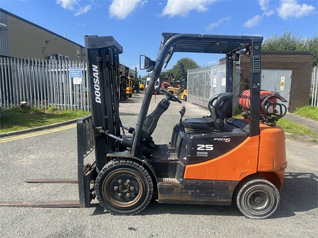 Doosan G25P-5 - Plinski viličar: slika 1 Doosan G25P-5 - Plinski viličar: slika 1
