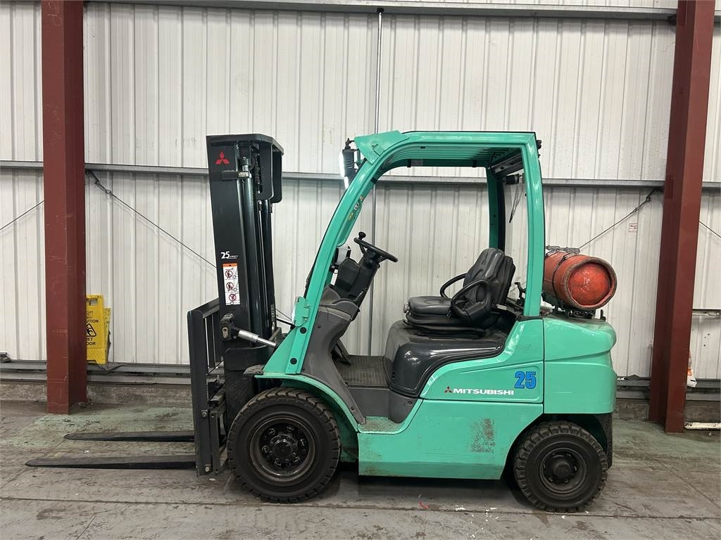 Mitsubishi FG25N - Plinski viličar: slika 1 Mitsubishi FG25N - Plinski viličar: slika 1
