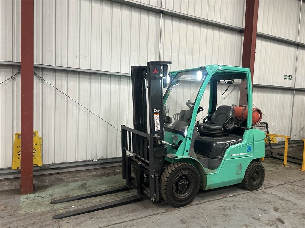 Mitsubishi FG25N - Plinski viličar: slika 2 Mitsubishi FG25N - Plinski viličar: slika 2