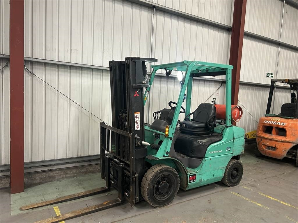Mitsubishi FG25NT - Plinski viličar: slika 2 Mitsubishi FG25NT - Plinski viličar: slika 2