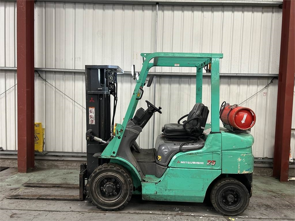 Mitsubishi FG25NT - Plinski viličar: slika 1 Mitsubishi FG25NT - Plinski viličar: slika 1