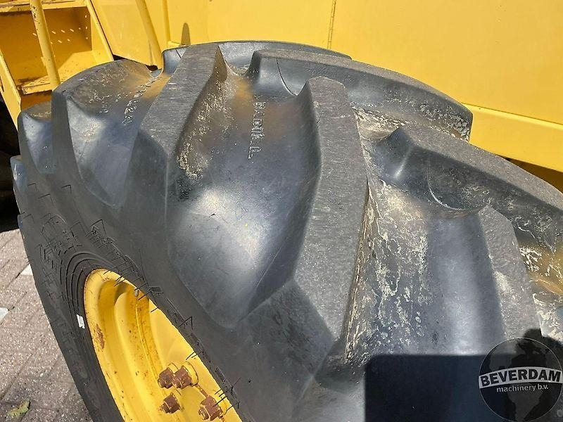 Kmetijski stroj New Holland 2305: slika 19