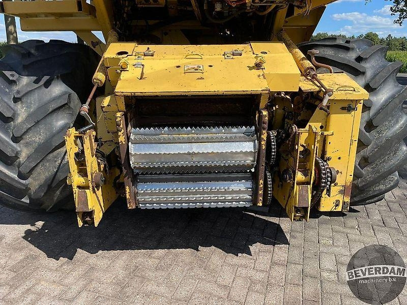 Kmetijski stroj New Holland 2305: slika 14