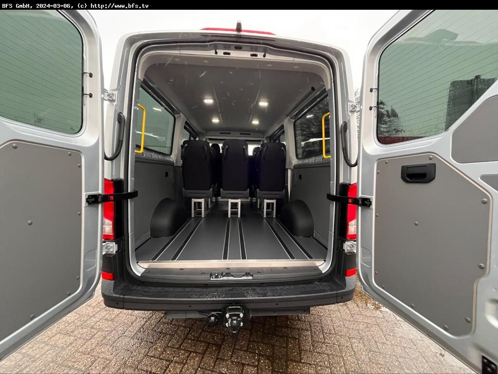 MAN TGE 3.180 4x2 F SB TGE 9-Sitzer - Potniški kombi: slika 4 MAN TGE 3.180 4x2 F SB TGE 9-Sitzer - Potniški kombi: slika 4
