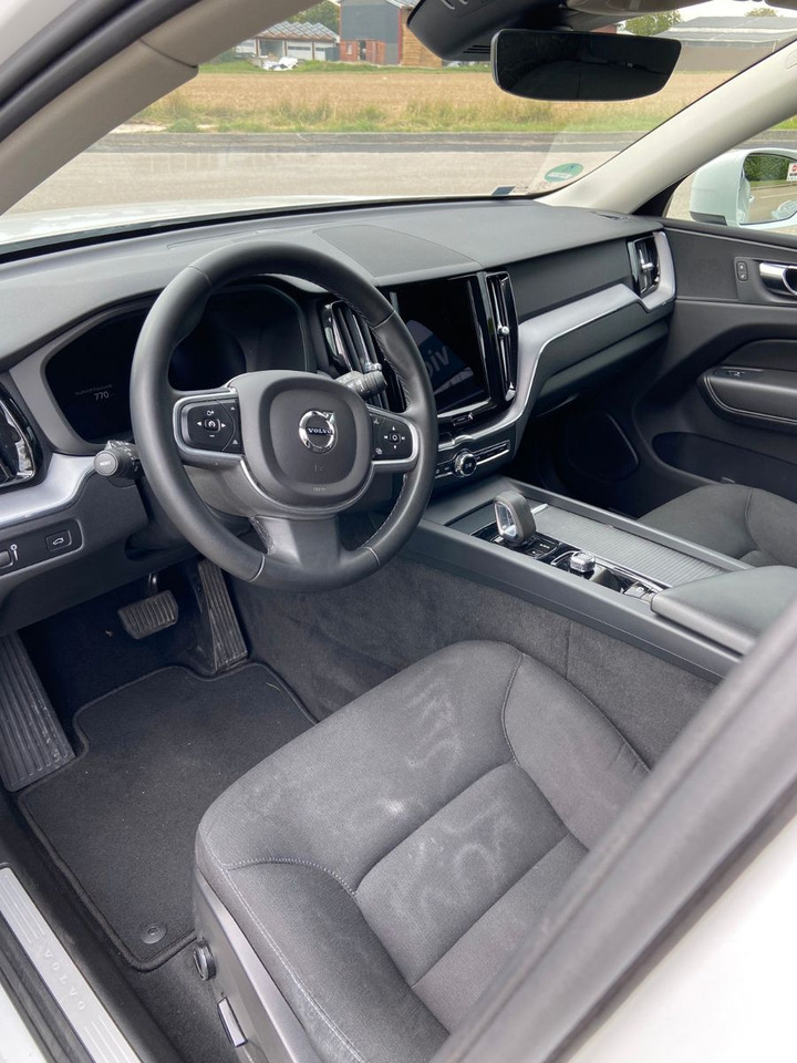 Volvo XC 60 XC60 Momentum Pro AWD - SUV: slika 3 Volvo XC 60 XC60 Momentum Pro AWD - SUV: slika 3