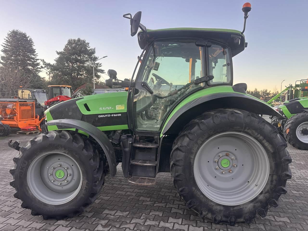 DEUTZ FAHR 5120 P - Traktor: slika 2 DEUTZ FAHR 5120 P - Traktor: slika 2