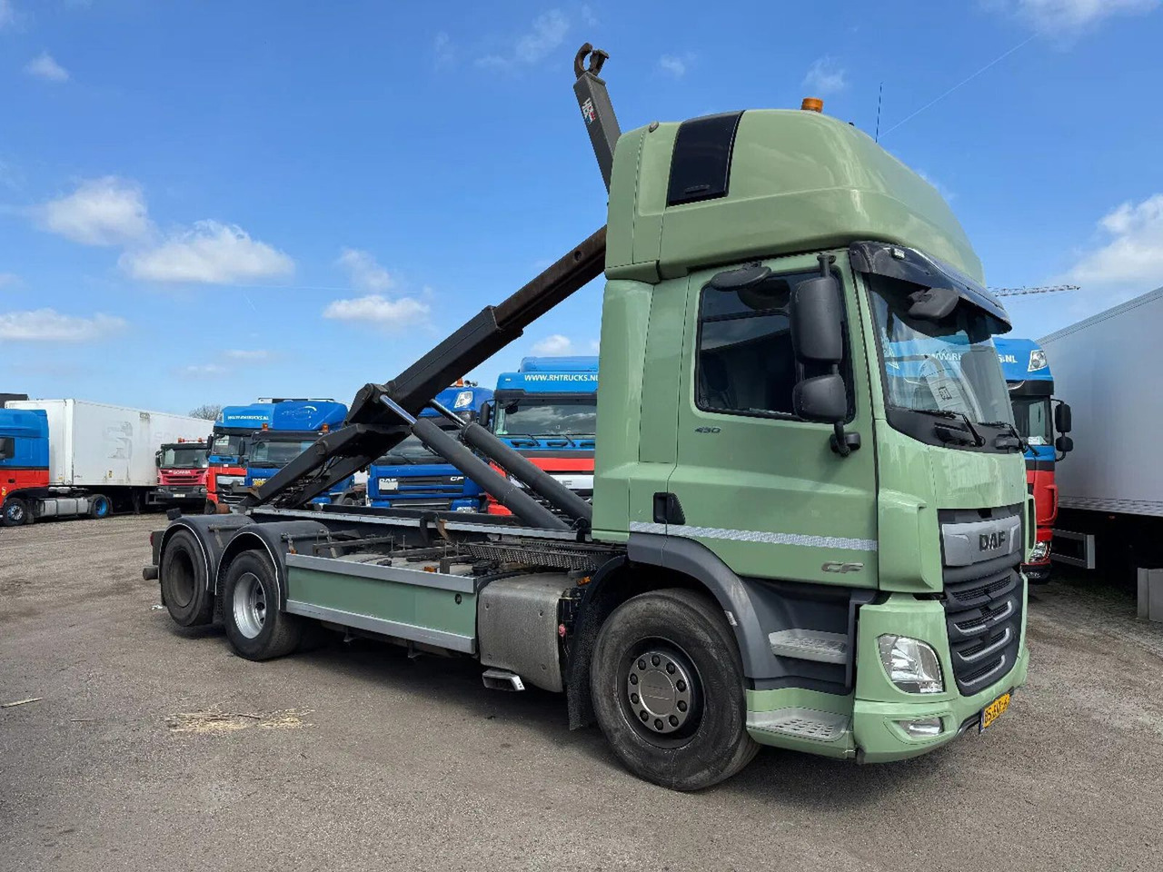 DAF CF 450 6X2 EURO 6 VDL 21T HOOK LIFTING AXLE - Kotalni prekucni tovornjak: slika 2 DAF CF 450 6X2 EURO 6 VDL 21T HOOK LIFTING AXLE - Kotalni prekucni tovornjak: slika 2