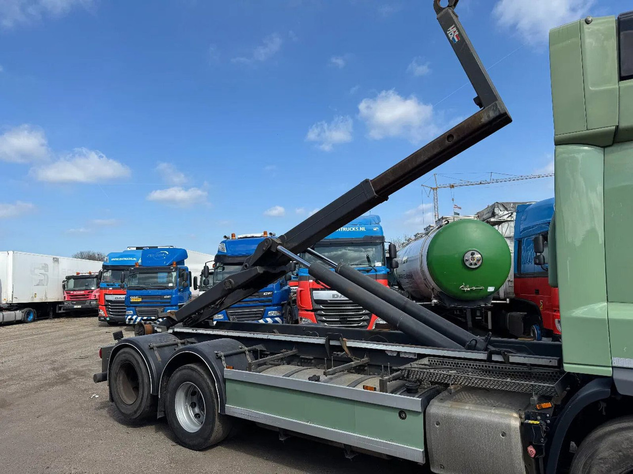 DAF CF 450 6X2 EURO 6 VDL 21T HOOK LIFTING AXLE - Kotalni prekucni tovornjak: slika 3 DAF CF 450 6X2 EURO 6 VDL 21T HOOK LIFTING AXLE - Kotalni prekucni tovornjak: slika 3